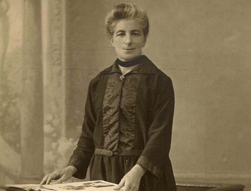 Foto de Lidia Poët da vida real, uma mulher extremamente importante que contribuiu com a sociedade da época. 