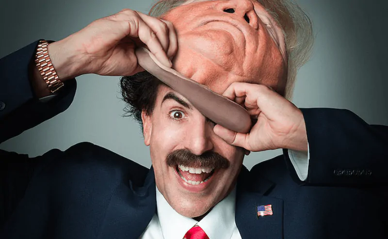 Borat é a comédia mais ousada de todos os tempos Borat, personagem do ator Sacha Baron Cohen, tirando a máscara de Donald Trump