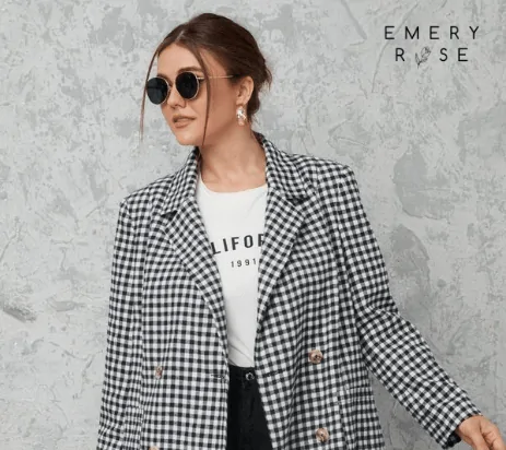 Mulher veste roupa fashion no estilo Emily em Paris.