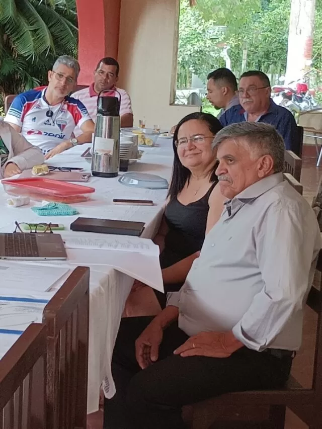 Academia reúne escritores ubajarenses