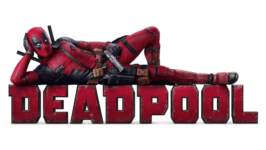 Deadpool posa sobre o letreiro com seu nome