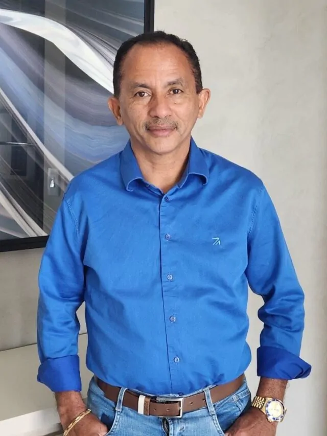 Besouro Azul e Manoel Gomes, paródia músical