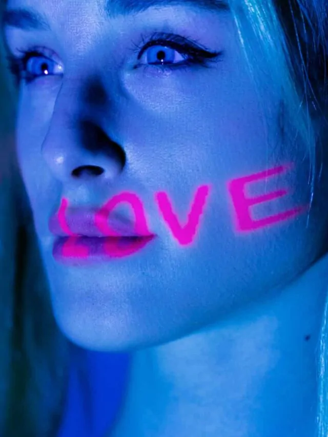 Com o metaverso aí, qual será o nosso futuro? (Foto: mulher futurista)