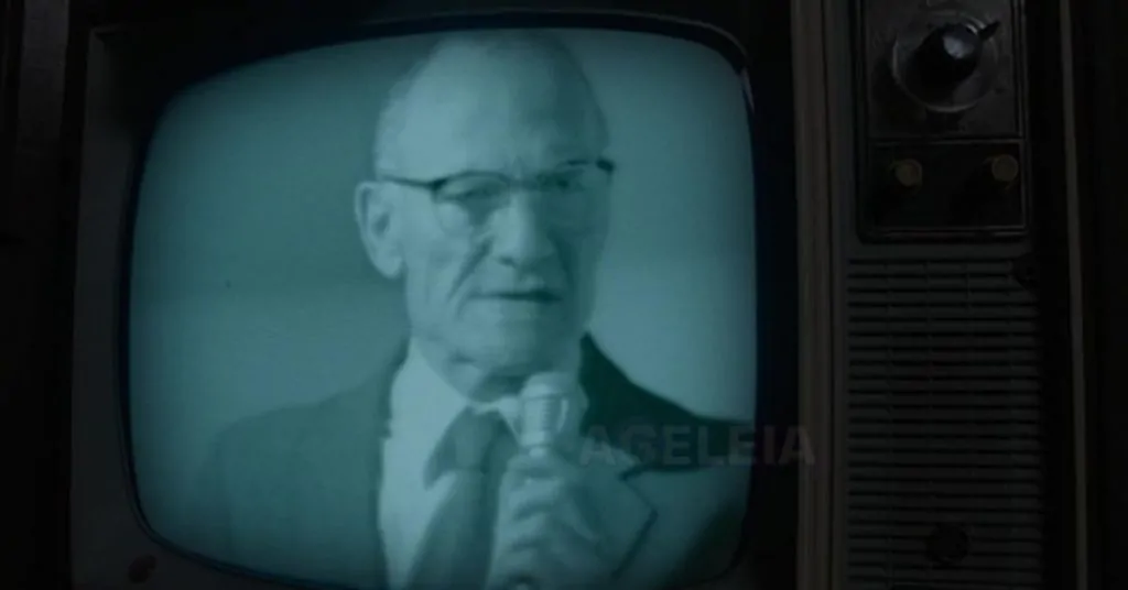 Ernest, pai de Maxine, o Perseguidor da Noite, Assassino da Noite ou The Nigth Stalker